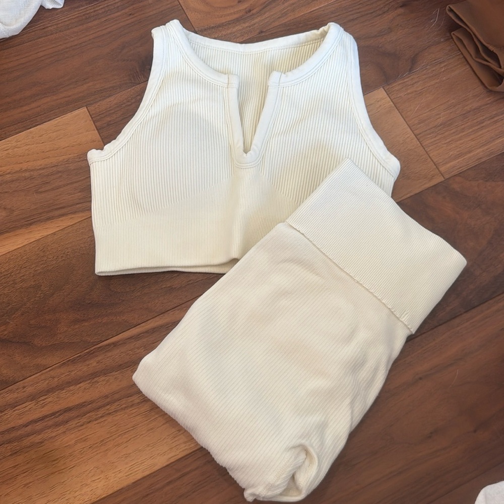Cream workout set